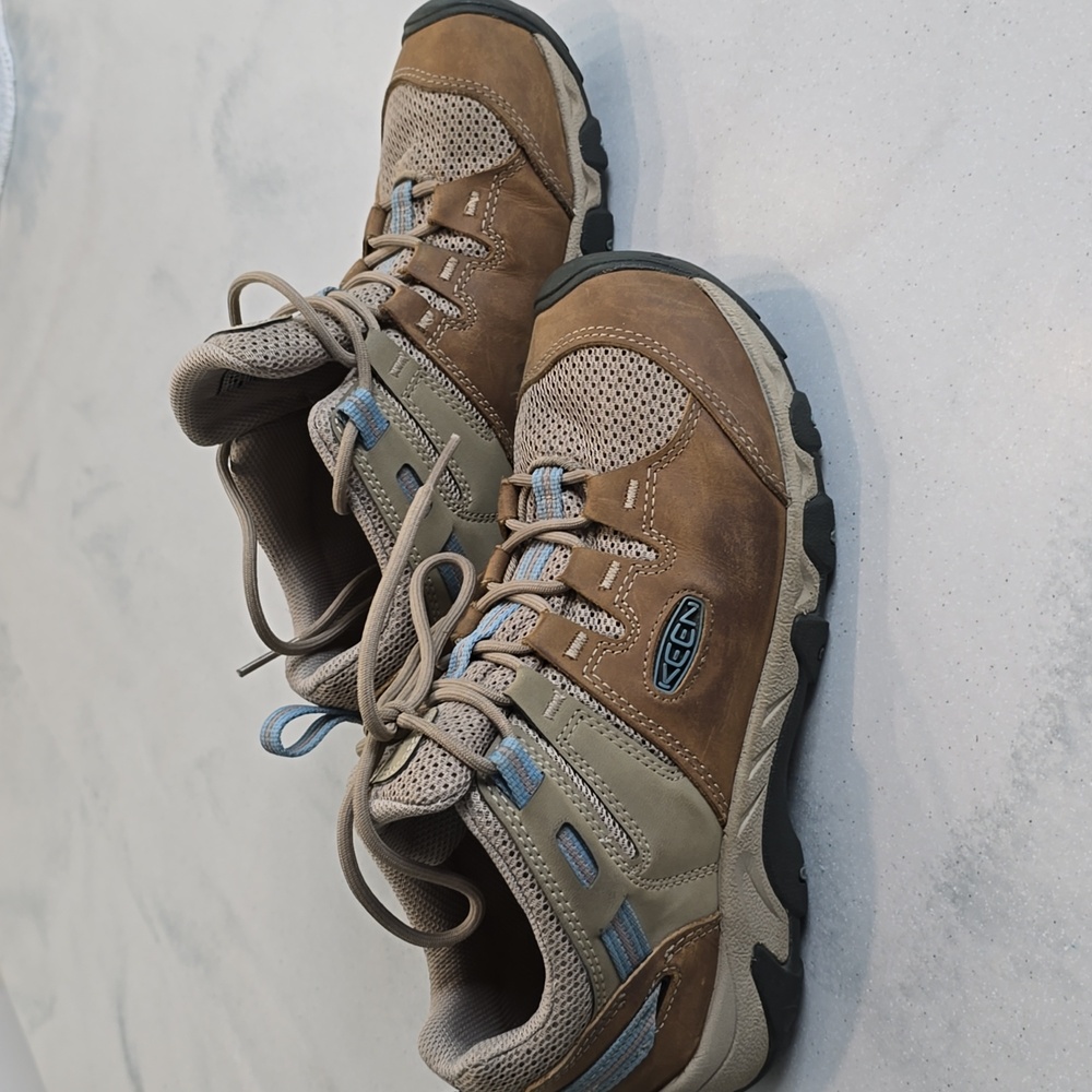 Women's Keen Brown And Tan Hiking Low Cut Boots    Size 10